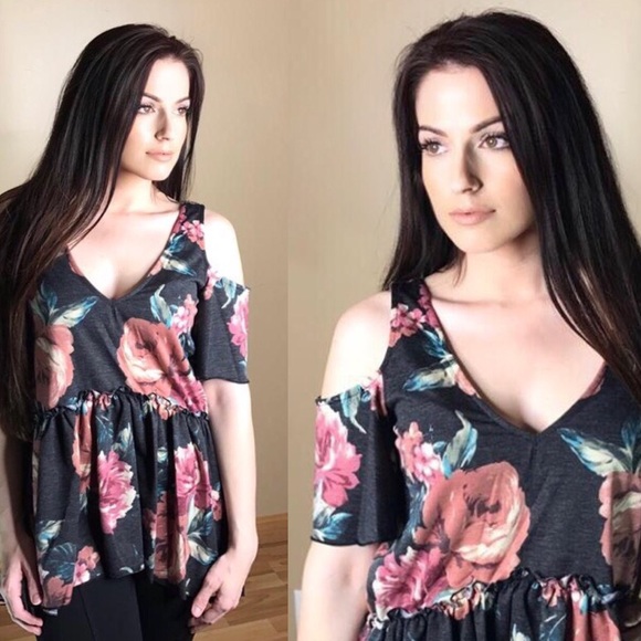AMAZING quality Floral cold shoulder top - Picture 2 of 5